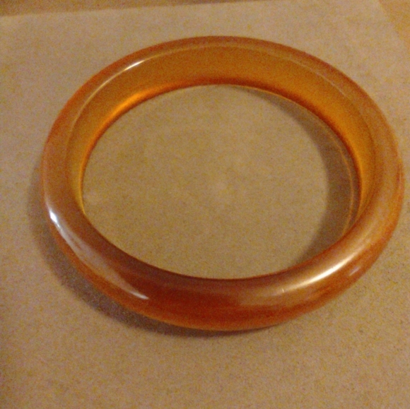 Bakelite Apple Juice Bracelet - Picture 2 of 3